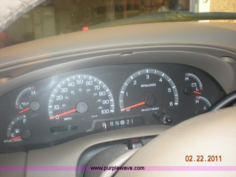 image for item 4437 2001 Ford Expedition Eddie Bauer Edition