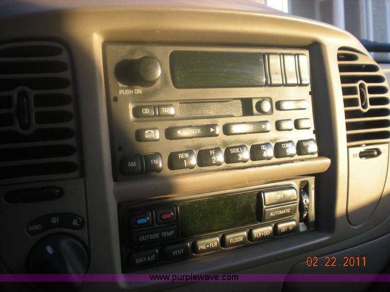 image for item 4437 2001 Ford Expedition Eddie Bauer Edition