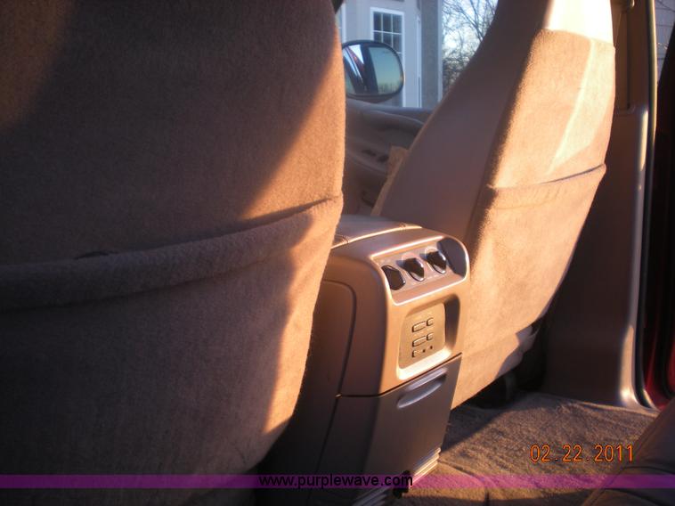 image for item 4437 2001 Ford Expedition Eddie Bauer Edition