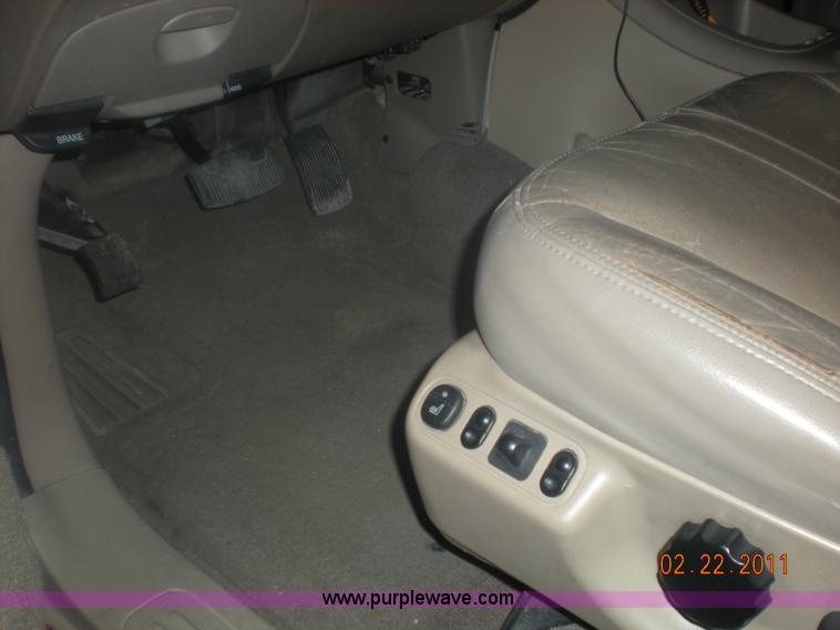 image for item 4437 2001 Ford Expedition Eddie Bauer Edition
