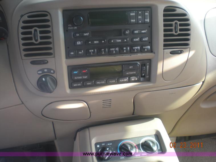 image for item 4437 2001 Ford Expedition Eddie Bauer Edition