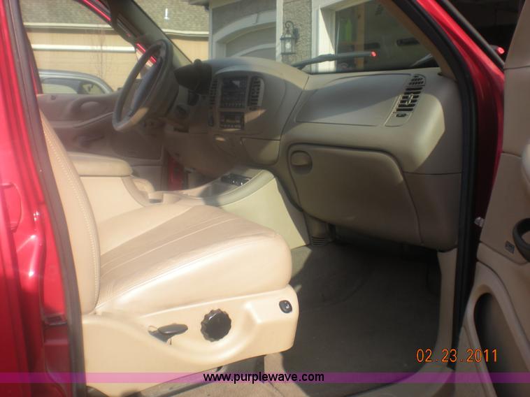 image for item 4437 2001 Ford Expedition Eddie Bauer Edition