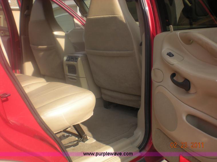 image for item 4437 2001 Ford Expedition Eddie Bauer Edition