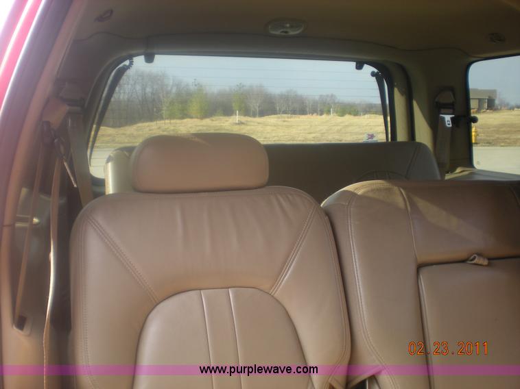 image for item 4437 2001 Ford Expedition Eddie Bauer Edition