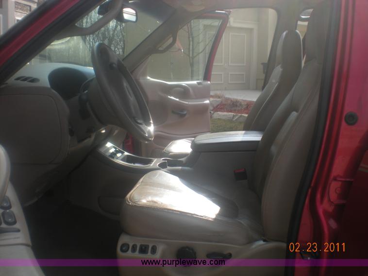 image for item 4437 2001 Ford Expedition Eddie Bauer Edition