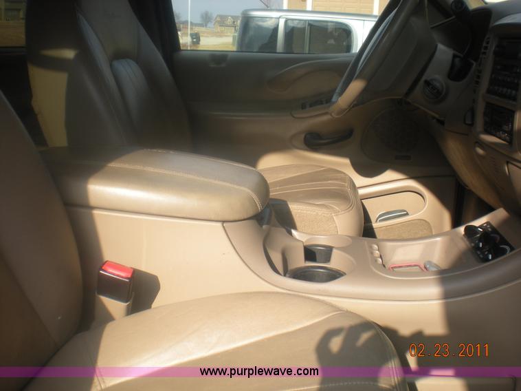 image for item 4437 2001 Ford Expedition Eddie Bauer Edition