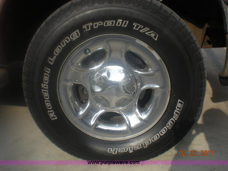 image for item 4437 2001 Ford Expedition Eddie Bauer Edition