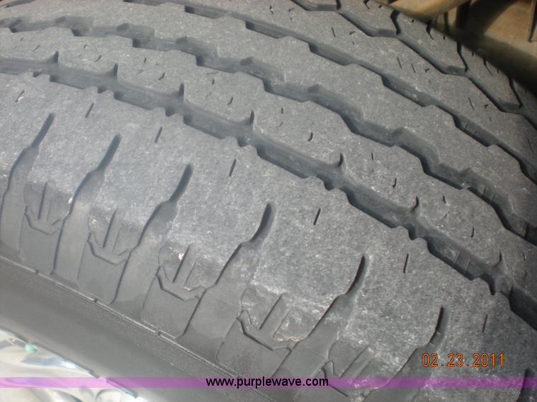 image for item 4437 2001 Ford Expedition Eddie Bauer Edition