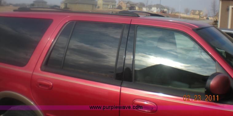 image for item 4437 2001 Ford Expedition Eddie Bauer Edition