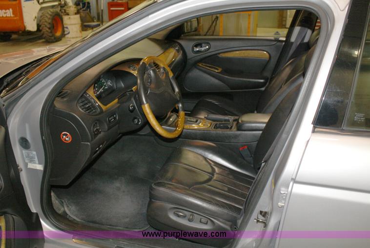 image for item 5046 2000 Jaguar S Type