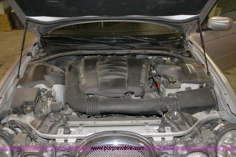 image for item 5046 2000 Jaguar S Type