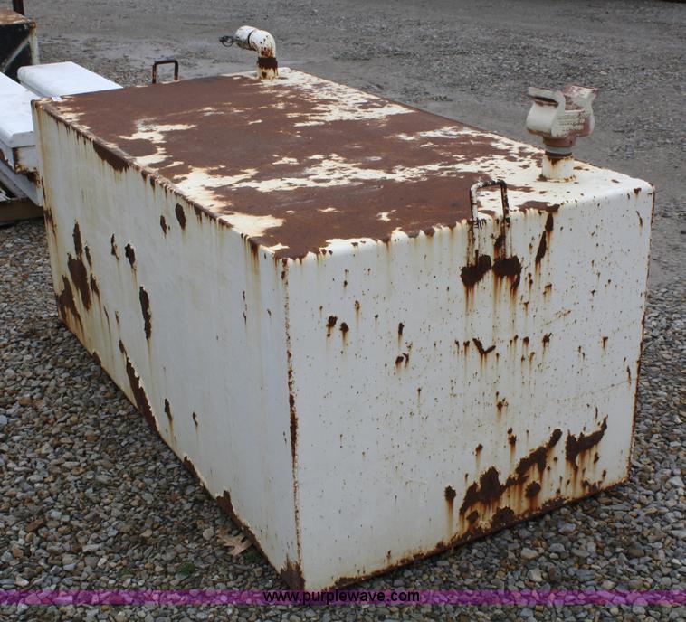 image for item 5078 Approx. 300 gallon water tank