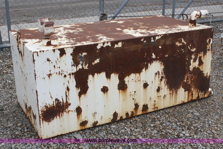 image for item 5078 Approx. 300 gallon water tank