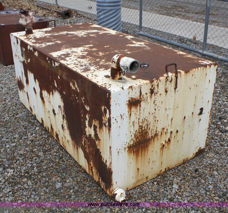 image for item 5078 Approx. 300 gallon water tank