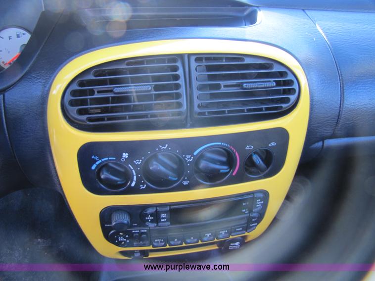 image for item 5129 2004 Dodge Neon SXT