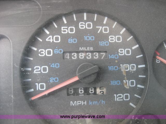 image for item 5995 1994 Dodge Ram 2500 pickup truck