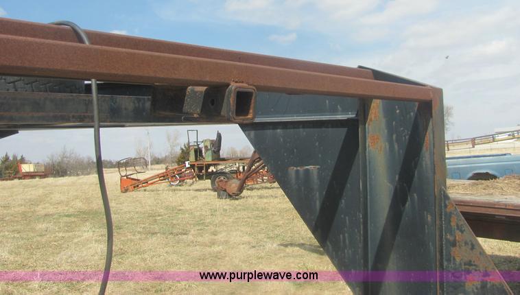 image for item 6988 1994 20' goose neck trailer