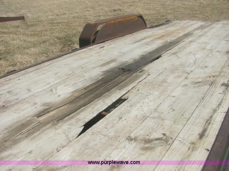 image for item 6988 1994 20' goose neck trailer