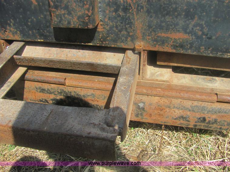 image for item 6988 1994 20' goose neck trailer