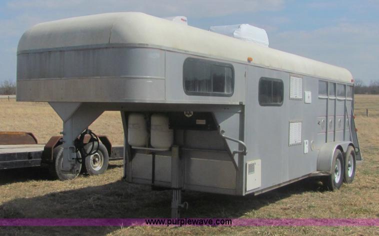 image for item 6989 2000 Delta 25' living quarters trailer