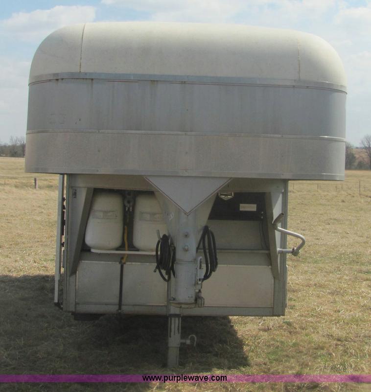 image for item 6989 2000 Delta 25' living quarters trailer