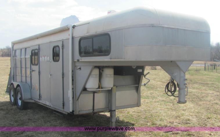 image for item 6989 2000 Delta 25' living quarters trailer