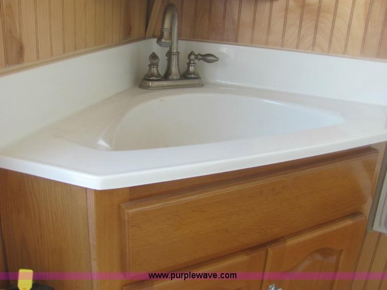 image for item 6989 2000 Delta 25' living quarters trailer