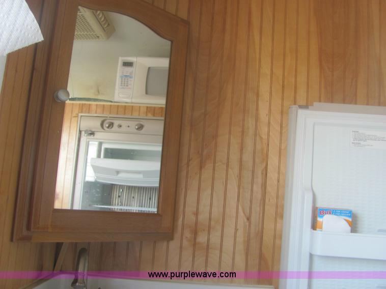 image for item 6989 2000 Delta 25' living quarters trailer