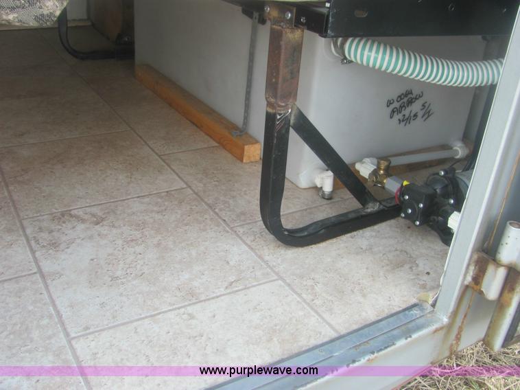 image for item 6989 2000 Delta 25' living quarters trailer