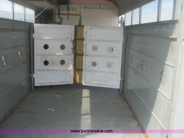 image for item 6989 2000 Delta 25' living quarters trailer