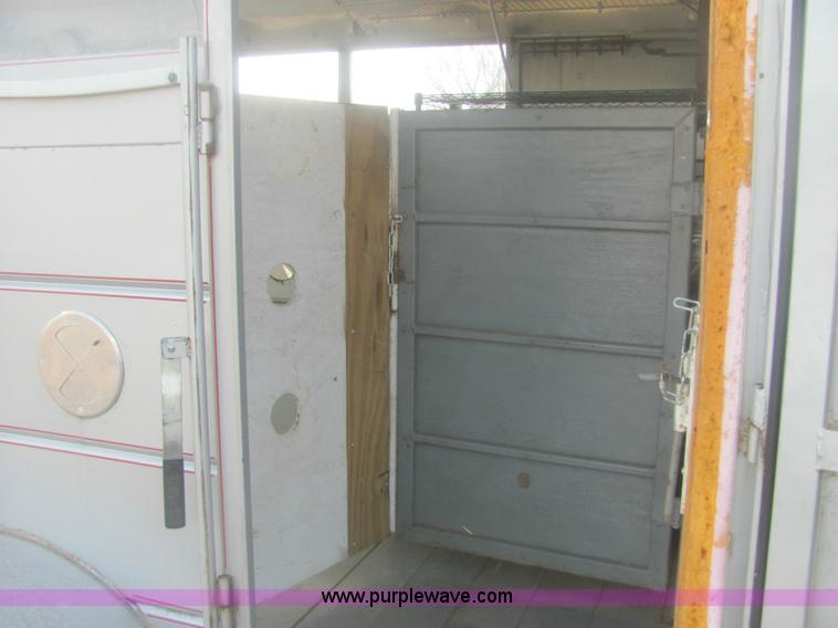 image for item 6989 2000 Delta 25' living quarters trailer