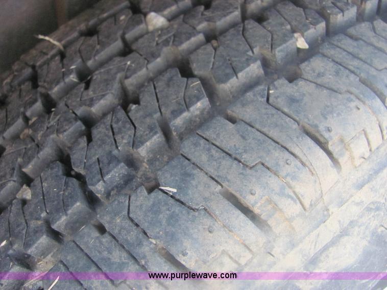 image for item 6989 2000 Delta 25' living quarters trailer