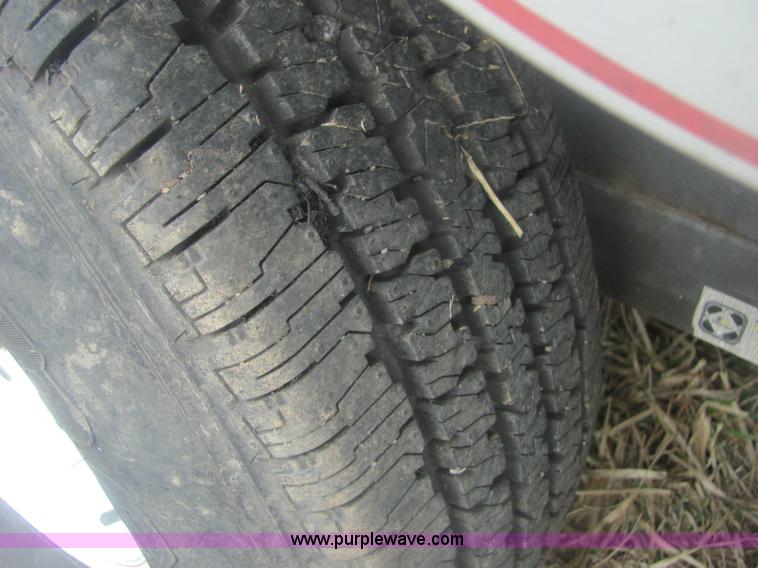 image for item 6989 2000 Delta 25' living quarters trailer