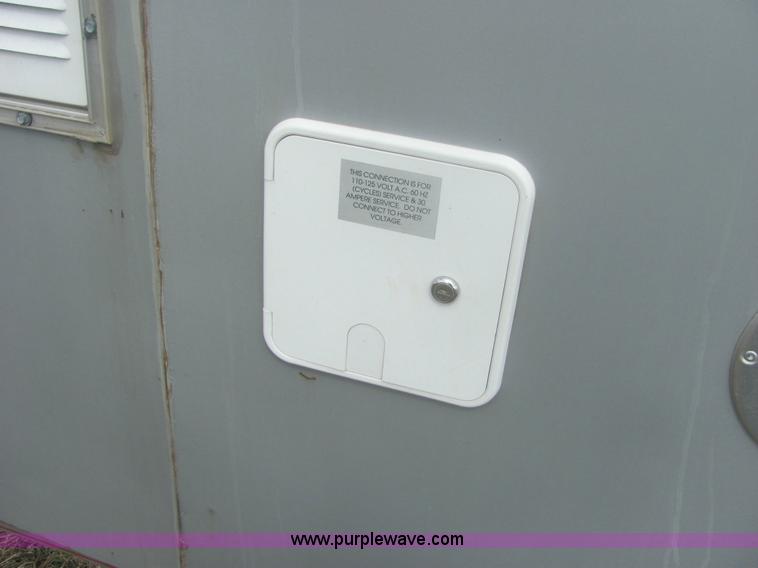 image for item 6989 2000 Delta 25' living quarters trailer