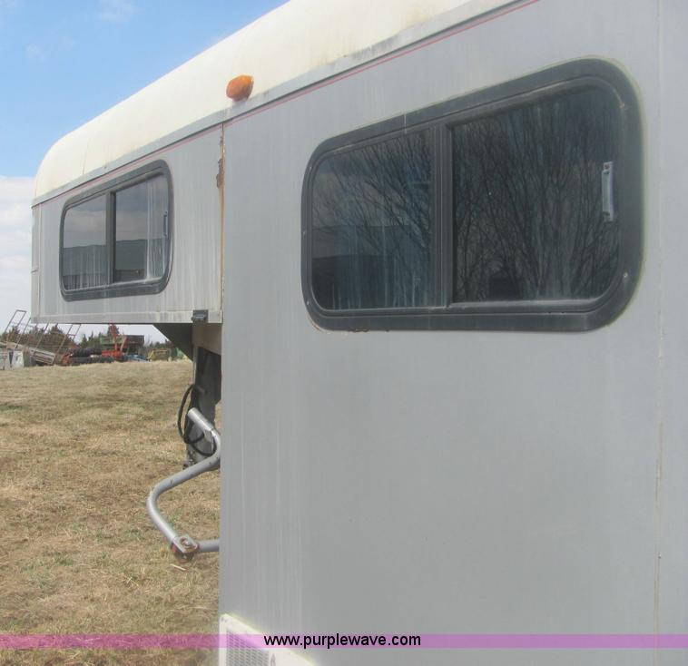 image for item 6989 2000 Delta 25' living quarters trailer