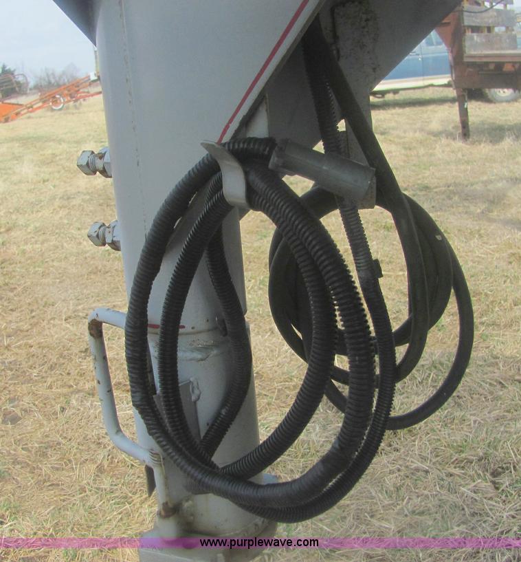 image for item 6989 2000 Delta 25' living quarters trailer