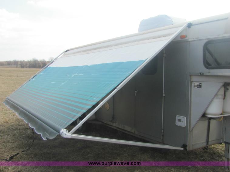 image for item 6989 2000 Delta 25' living quarters trailer