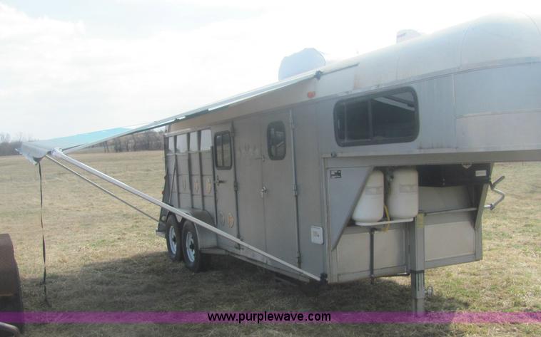 image for item 6989 2000 Delta 25' living quarters trailer