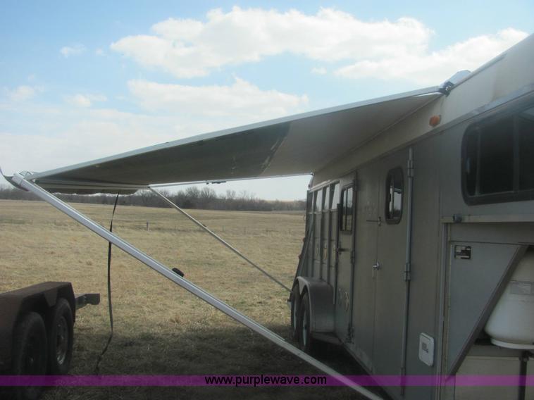 image for item 6989 2000 Delta 25' living quarters trailer