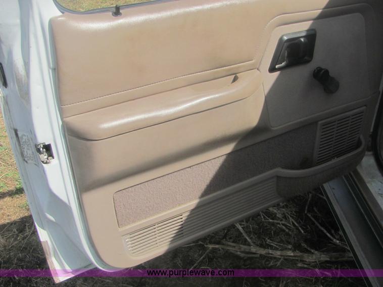 image for item 6990 1992 Ford Ranger XLT extended cab pickup truck