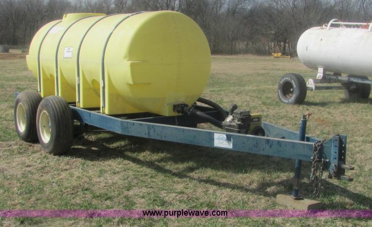 image for item 6993 Snyder Fairbanks 1,000 gallon tank on trailer