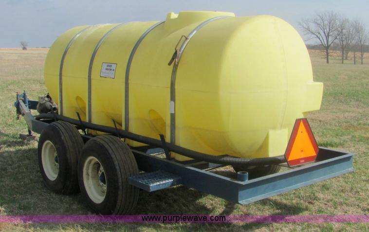 image for item 6993 Snyder Fairbanks 1,000 gallon tank on trailer
