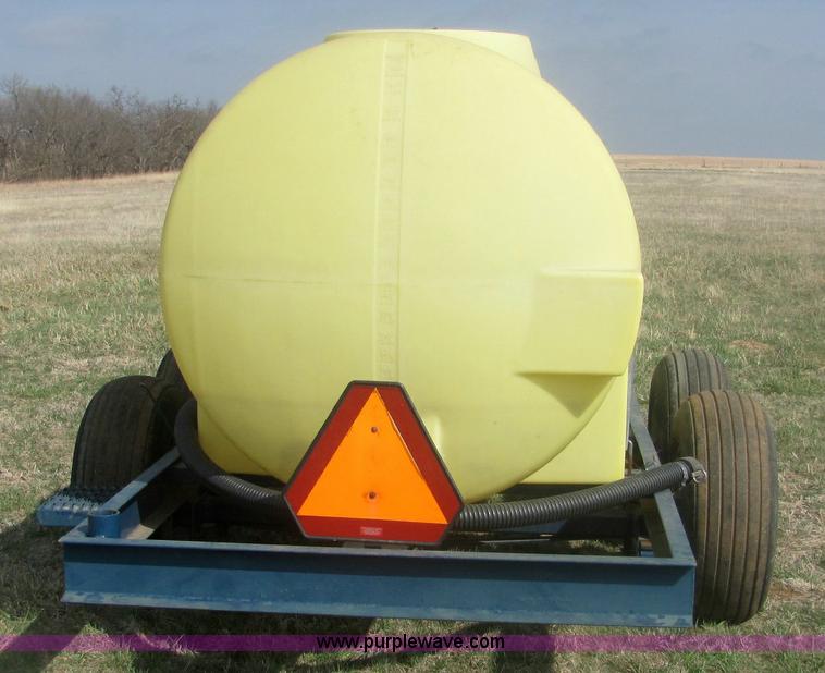 image for item 6993 Snyder Fairbanks 1,000 gallon tank on trailer