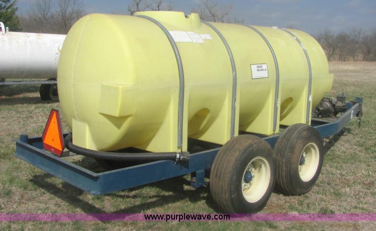 image for item 6993 Snyder Fairbanks 1,000 gallon tank on trailer