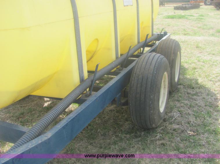 image for item 6993 Snyder Fairbanks 1,000 gallon tank on trailer