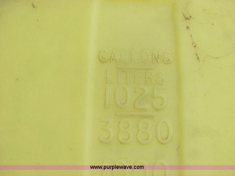 image for item 6993 Snyder Fairbanks 1,000 gallon tank on trailer