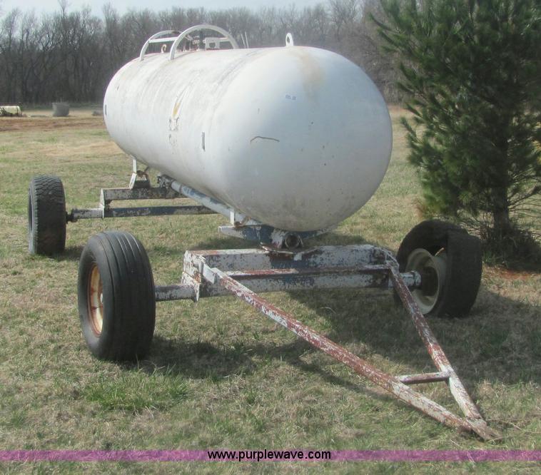 image for item 6994 1,000 gallon portable propane tank
