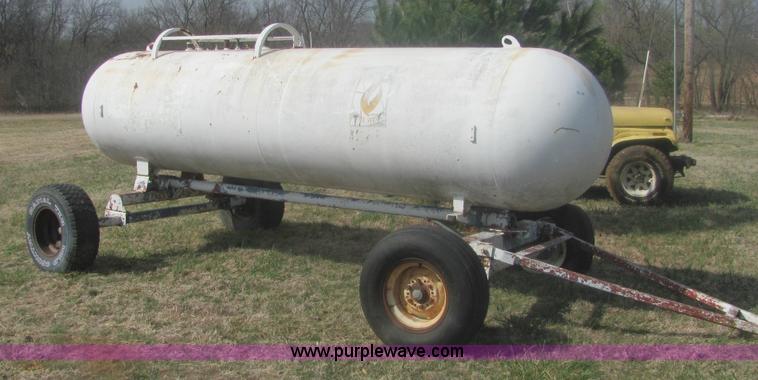 image for item 6994 1,000 gallon portable propane tank
