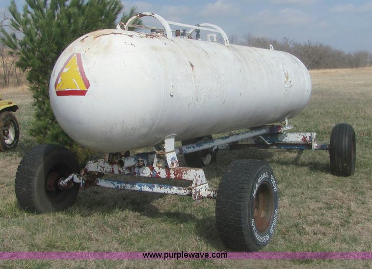 image for item 6994 1,000 gallon portable propane tank