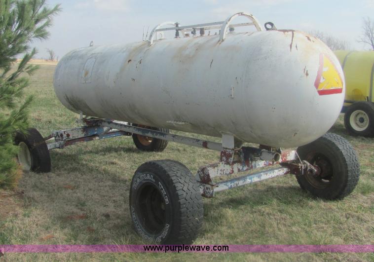 image for item 6994 1,000 gallon portable propane tank